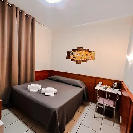 Hotel Alius And Freerome Řím